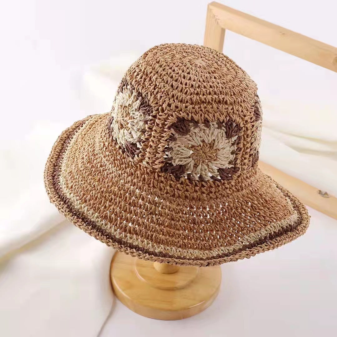 Boho Häkel-Strohhut mit Blumenmuster – Handgefertigter Sonnenhut mit breiter Krempe & Granny Square Akzenten