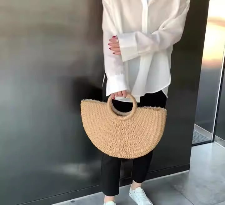 Soleil Round: Handgefertigte Boho-Strandtasche aus natürlichem Strohgeflecht