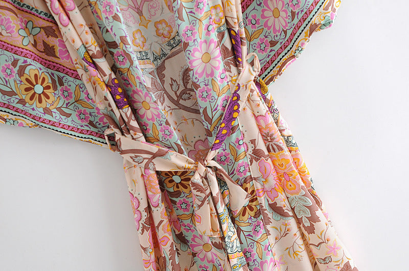 Desert Bloom: Lange Resort-Robe mit Glockenärmeln & Vintage-Print