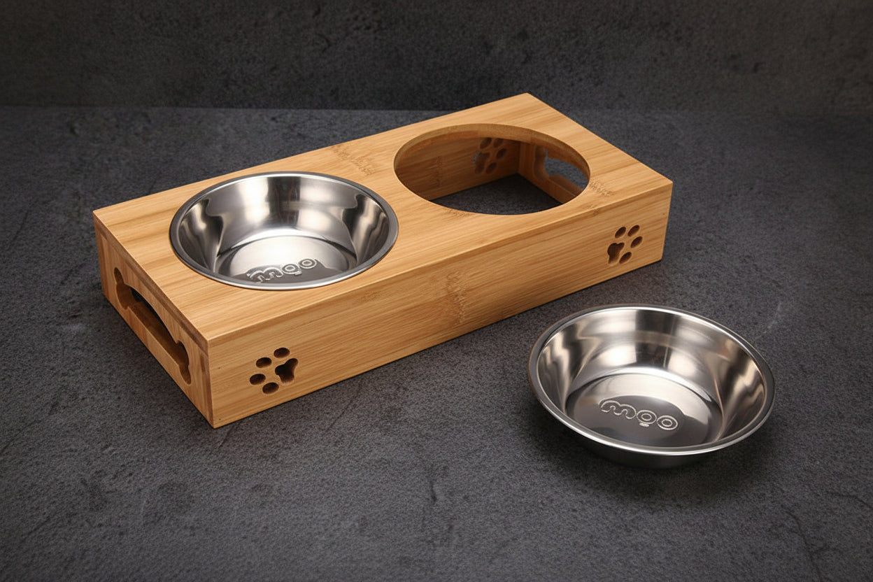 „Bamboo Paw“ – Die stilvolle Futterstation aus Bambus & Edelstahl