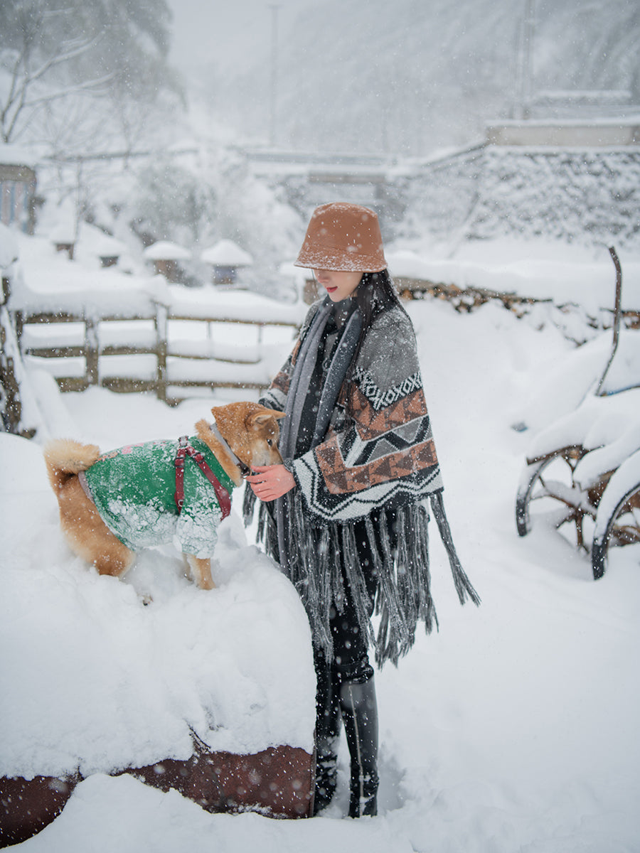 Abenteuerlust zum Anziehen: Dein Ethno-Strick-Cape