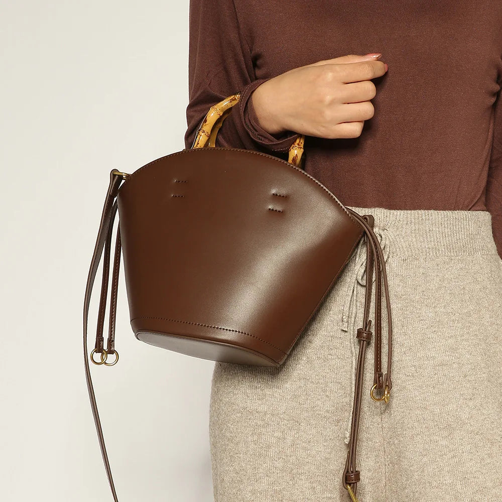 Bambus-Liebe: Strukturierte Bucket Bag aus Superfiber-Leder