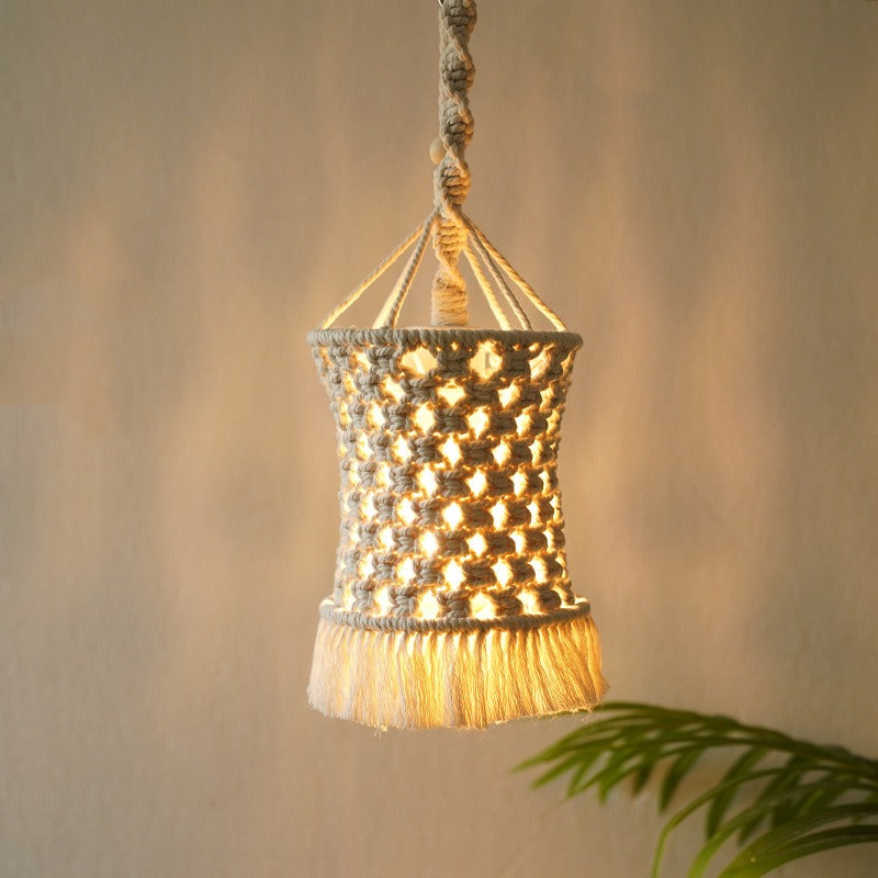 Luminous Lace: Handgefertigter Makramee-Lampenschirm