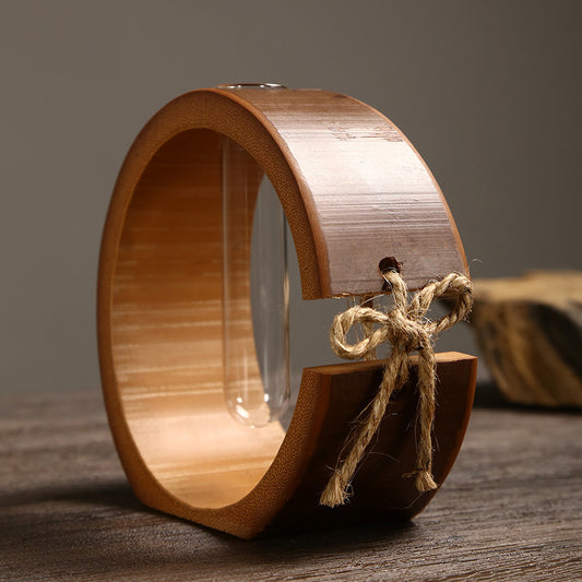 Zenith Stem – Handgefertigte Bambus-Vase & Floraler Akzent