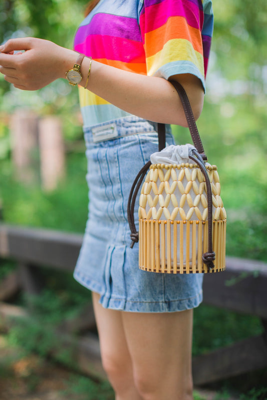 Handgefertigte Bamboo Crossbody Bag – leichte Sommertasche für Alltag & Strand