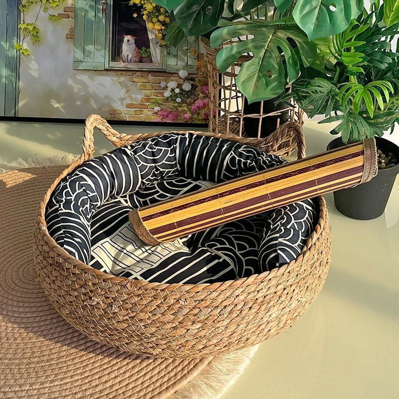 Vier Jahreszeiten Katzenkorb aus Rattan – Kuscheliges Nest & cleveres Kratzbrett für alle Abenteuer mit abnehmbarem, waschbarem Kissen