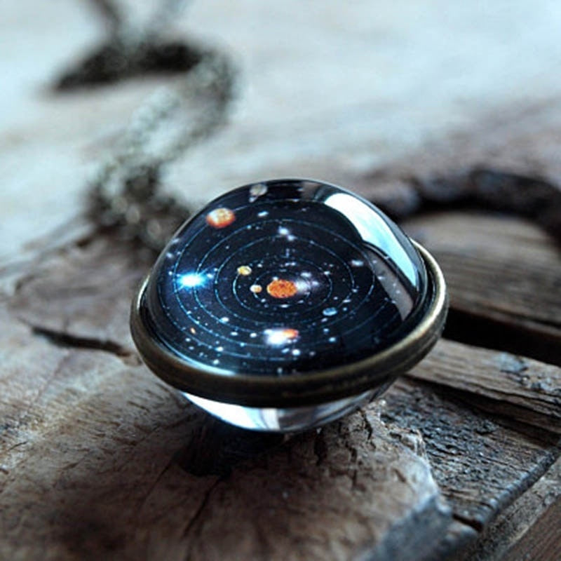 Luna Sphere – Filigrane Cabochon-Halskette