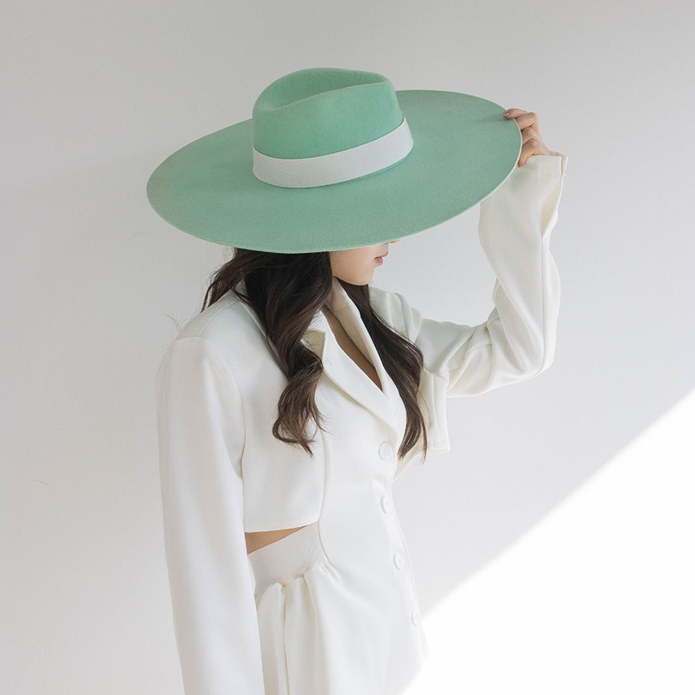 Oversized Wollfilz-Hut in Fruit Green – Eleganter Jazz Hat mit breiter Krempe & weißem Kontrastband