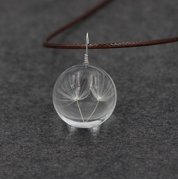 Petal Orb – Handgefertigte Boho-Glückskette mit echten Blüten