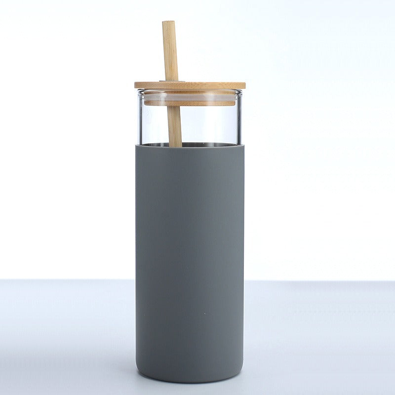 Pure Sip: Nachhaltiger Glasbecher mit Bambusdeckel & Silikon-Sleeve