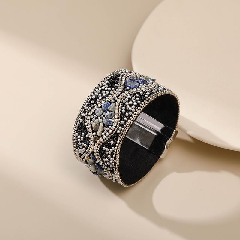 Earth & Glitter: Handgefertigtes Boho-Lederarmband mit Magnetverschluss