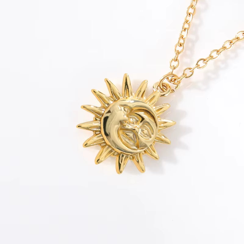 Sun and Moon Necklace für Frauen – Vintage Gold Edelstahl Halskette mit Anhänger, Goth-Inspiration, Trend 2023, Boho BFF Schmuck