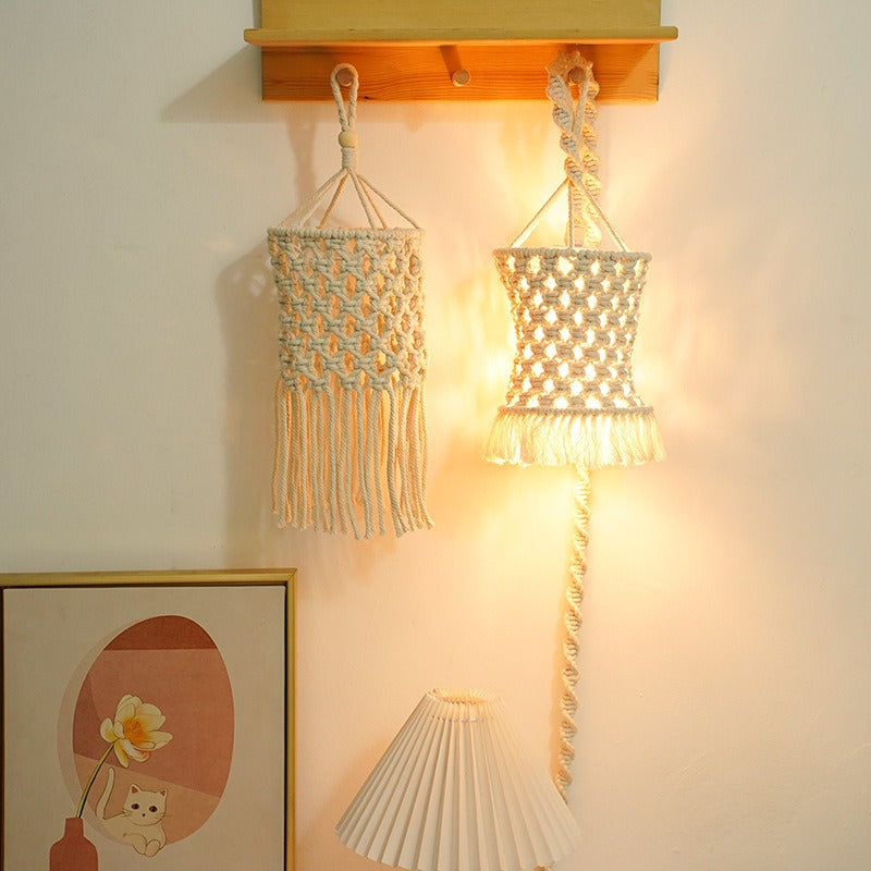 Luminous Lace: Handgefertigter Makramee-Lampenschirm
