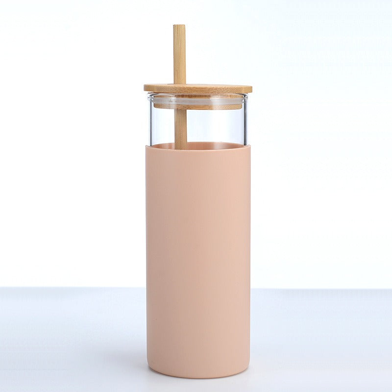 Pure Sip: Nachhaltiger Glasbecher mit Bambusdeckel & Silikon-Sleeve