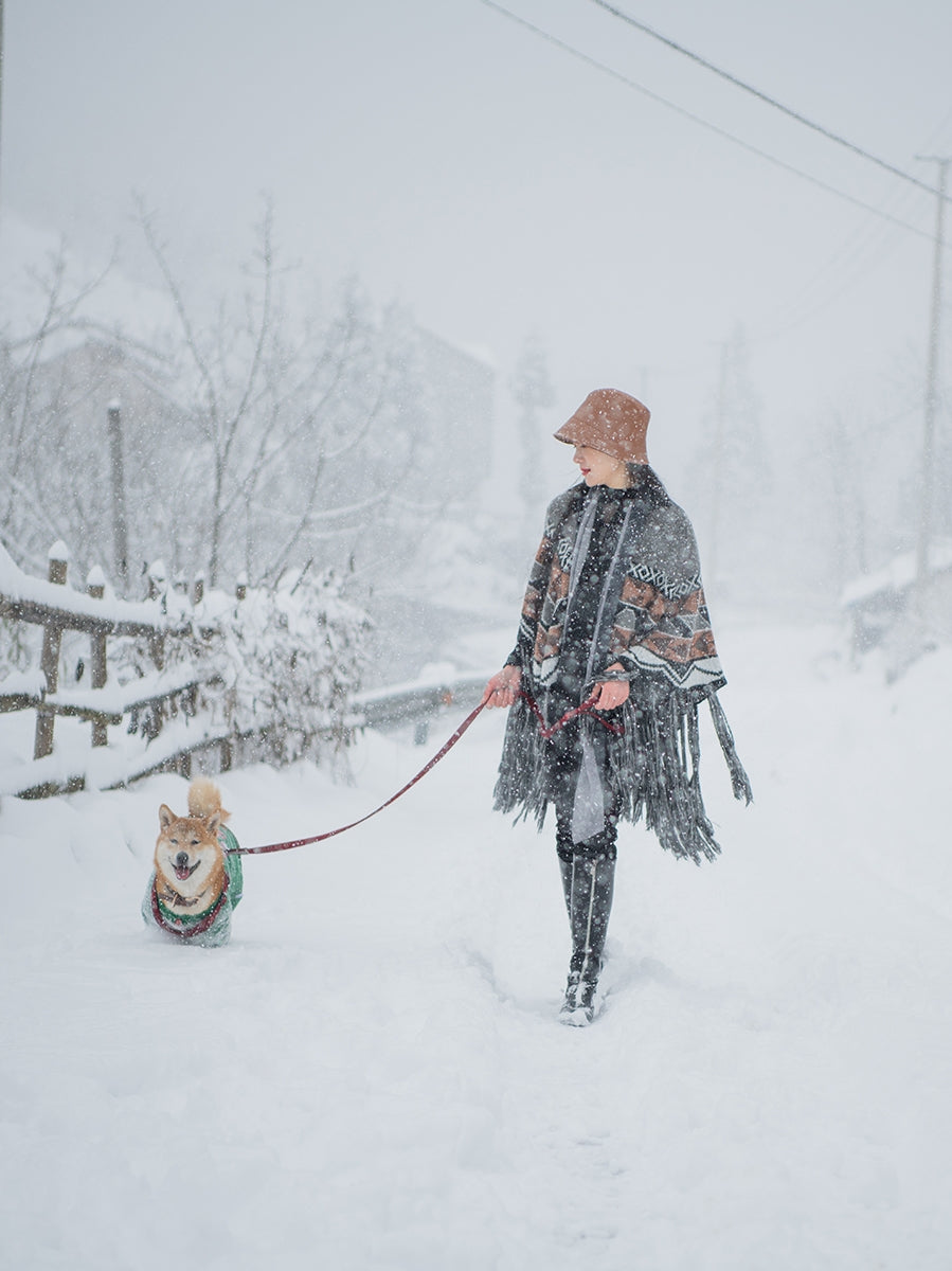 Abenteuerlust zum Anziehen: Dein Ethno-Strick-Cape