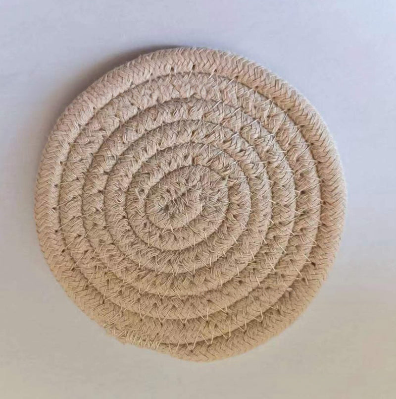 „Soft Cloud“ – Handgeflochtene Baumwoll-Untersetzer im Set