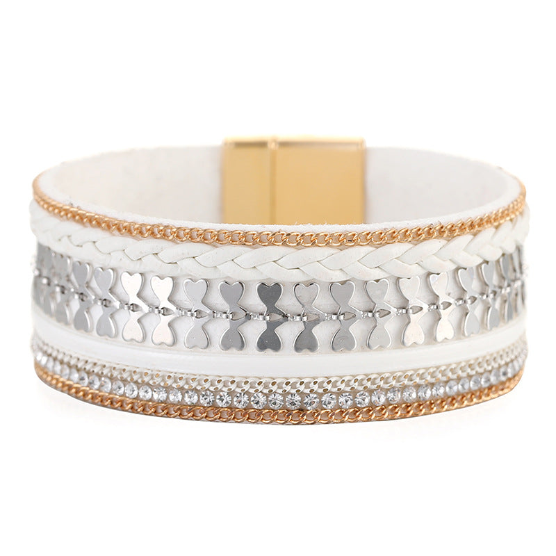 Urban Ethnic: Geflochtenes Lederarmband mit Herz-Ornamenten