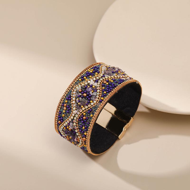 Earth & Glitter: Handgefertigtes Boho-Lederarmband mit Magnetverschluss