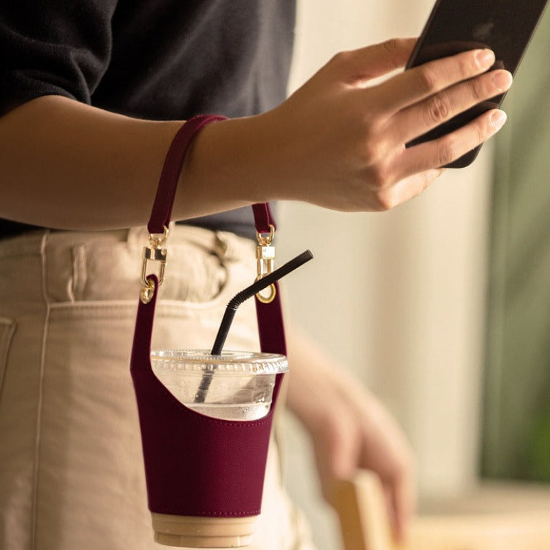 „Cloud Carry“ – Dein eleganter Cup-Holder aus veganem Leder