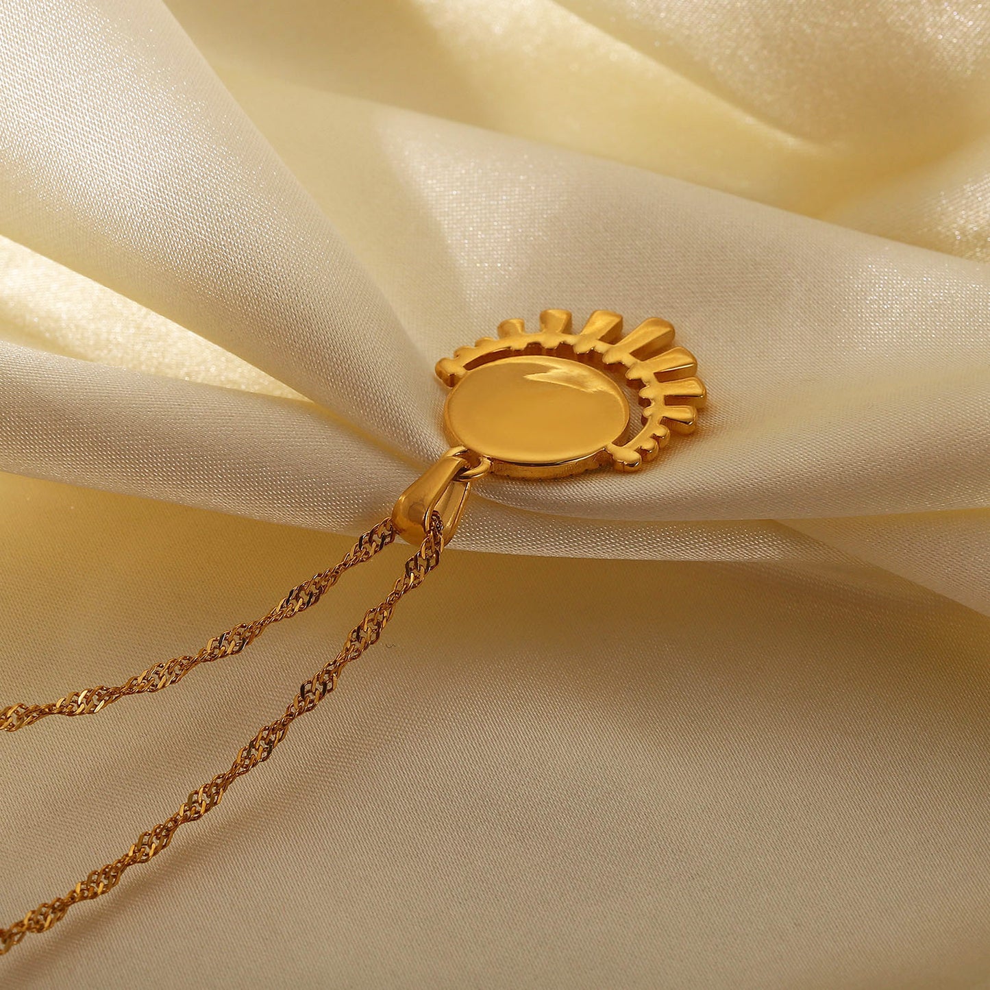 Golden Vision – Mystische Amulett-Halskette (Edelstahl)