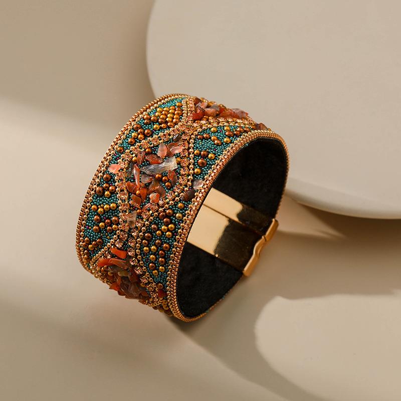 Earth & Glitter: Handgefertigtes Boho-Lederarmband mit Magnetverschluss