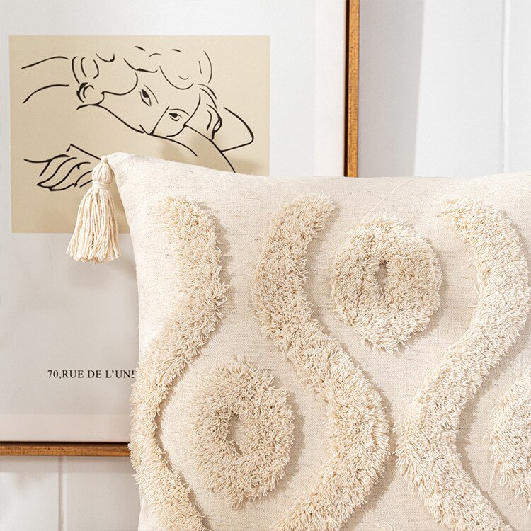 Creamy Texture – Boho-Kissenbezug mit Quasten-Details