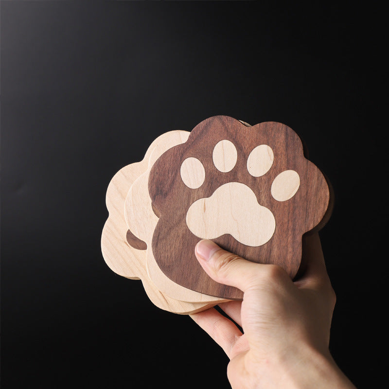 Pawprint Comfort: Handgefertigte Untersetzer aus edlem Massivholz