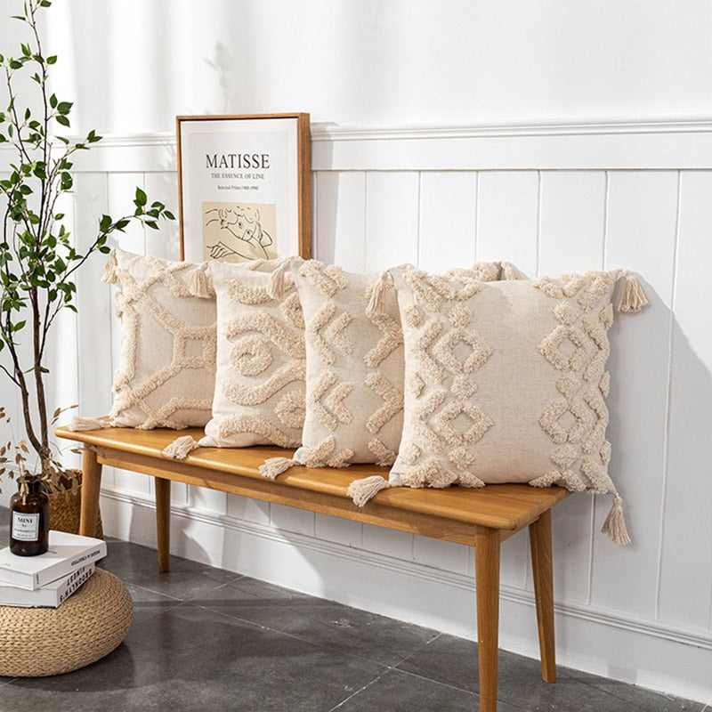 Creamy Texture – Boho-Kissenbezug mit Quasten-Details