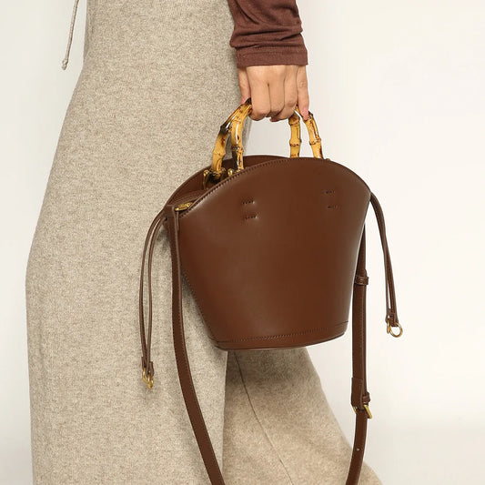 Bambus-Liebe: Strukturierte Bucket Bag aus Superfiber-Leder