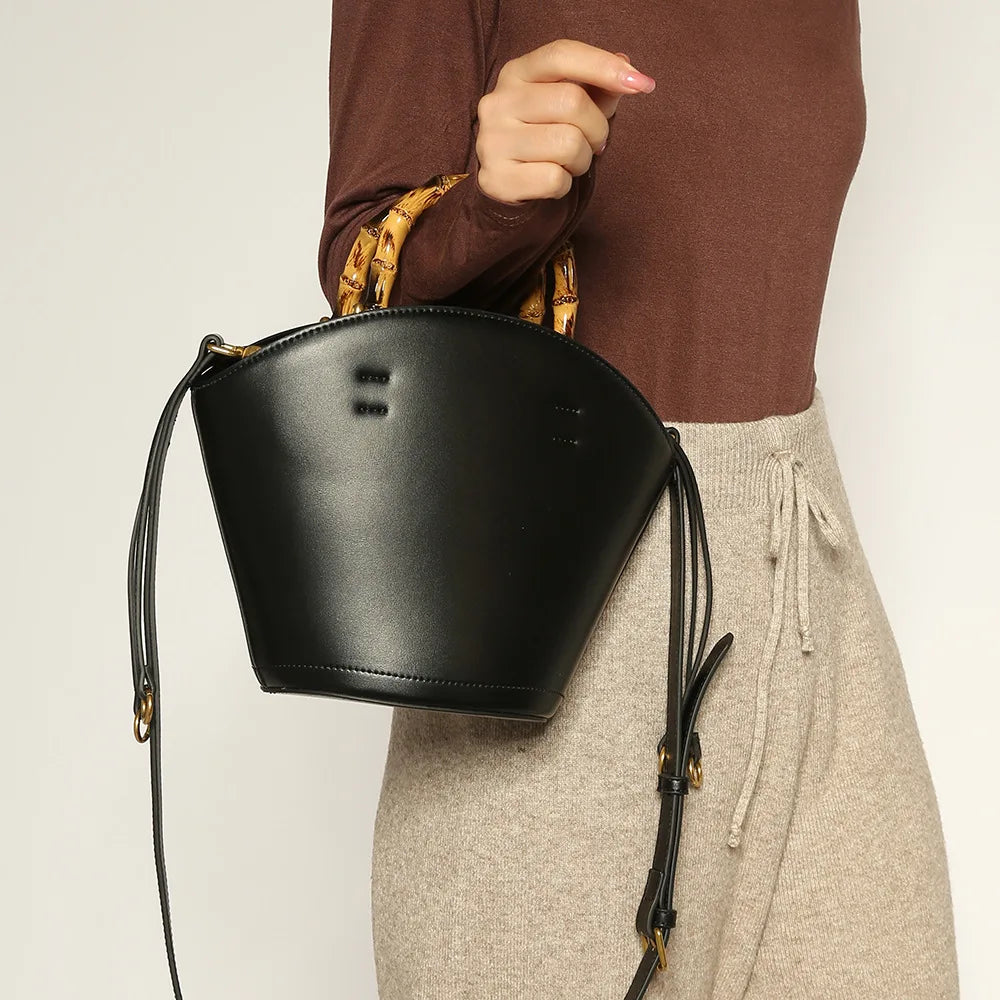 Bambus-Liebe: Strukturierte Bucket Bag aus Superfiber-Leder
