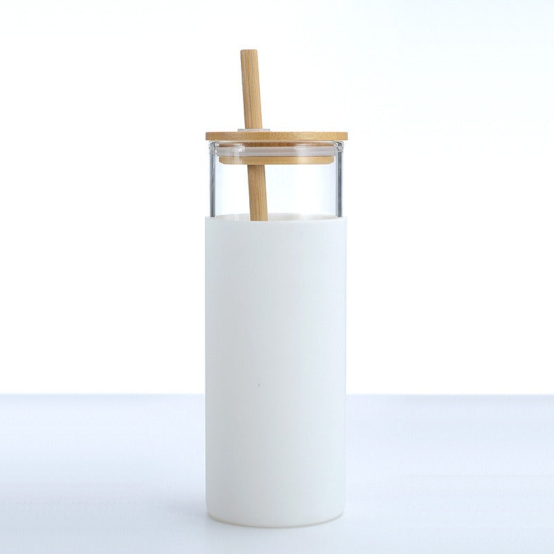 Pure Sip: Nachhaltiger Glasbecher mit Bambusdeckel & Silikon-Sleeve