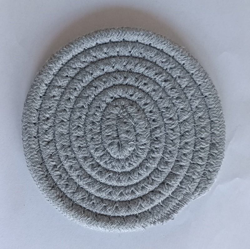 „Soft Cloud“ – Handgeflochtene Baumwoll-Untersetzer im Set