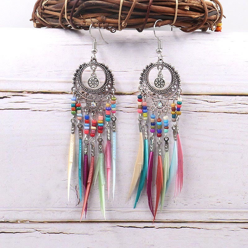 Wild Spirit: Feder-Ohrringe mit bunten Perlenkaskaden