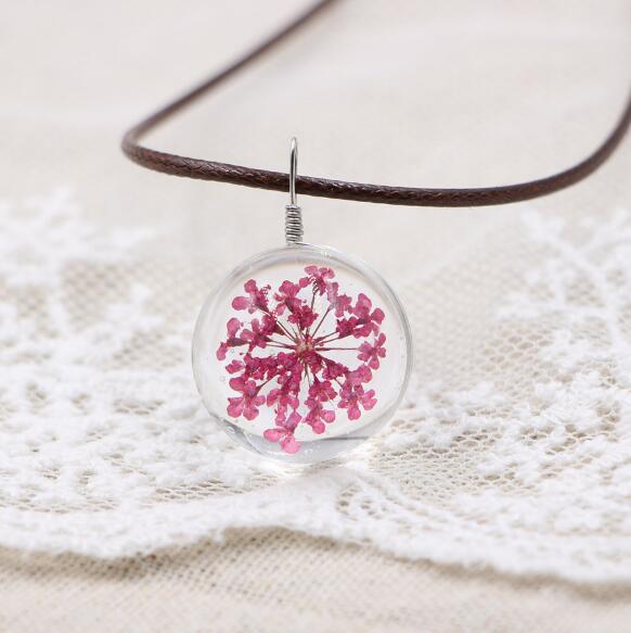 Petal Orb – Handgefertigte Boho-Glückskette mit echten Blüten