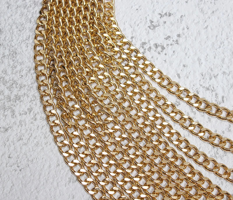 Mehrlagiger Metall-Kettengürtel in Gold – Luxus Statement Taillengürtel & Body-Chain für Kleider & Blazer