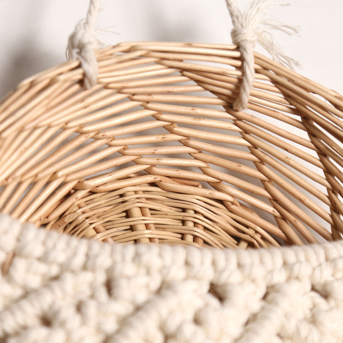Wild & Free – Vertikaler Garten aus Weide und Makramee