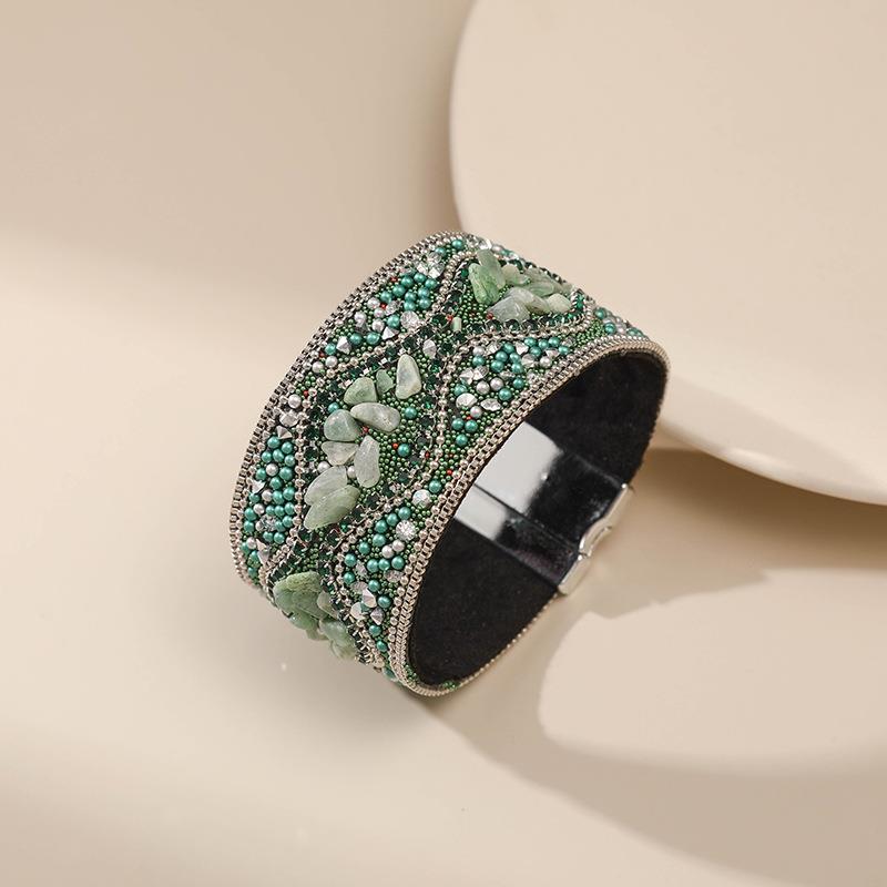 Earth & Glitter: Handgefertigtes Boho-Lederarmband mit Magnetverschluss