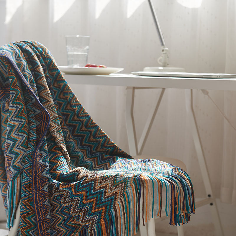 Nordic Stripe: Handgewebte Boho-Strickdecke mit Quasten-Finish
