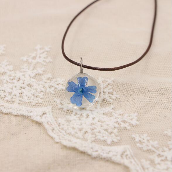 Petal Orb – Handgefertigte Boho-Glückskette mit echten Blüten