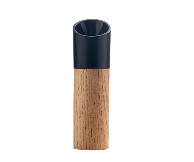 Nordic Balance: Elegante Gewürzmühle aus Echtholz mit einstellbarem Mahlwerk
