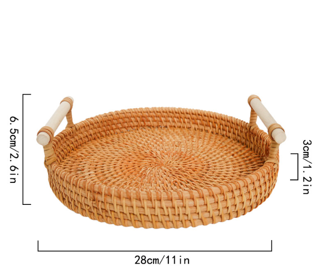 Sonnengeflecht – Handgefertigtes Rattan-Tablett mit Holzgriffen