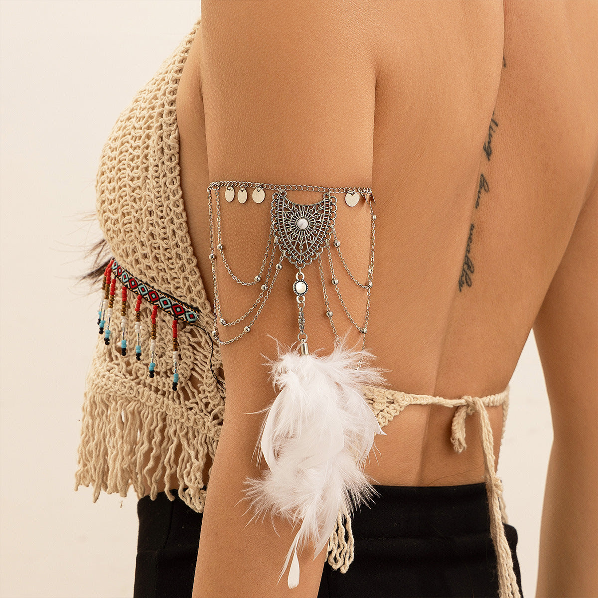 Free Spirit: Bohemian Oberarm-Reif mit Tassel-Details