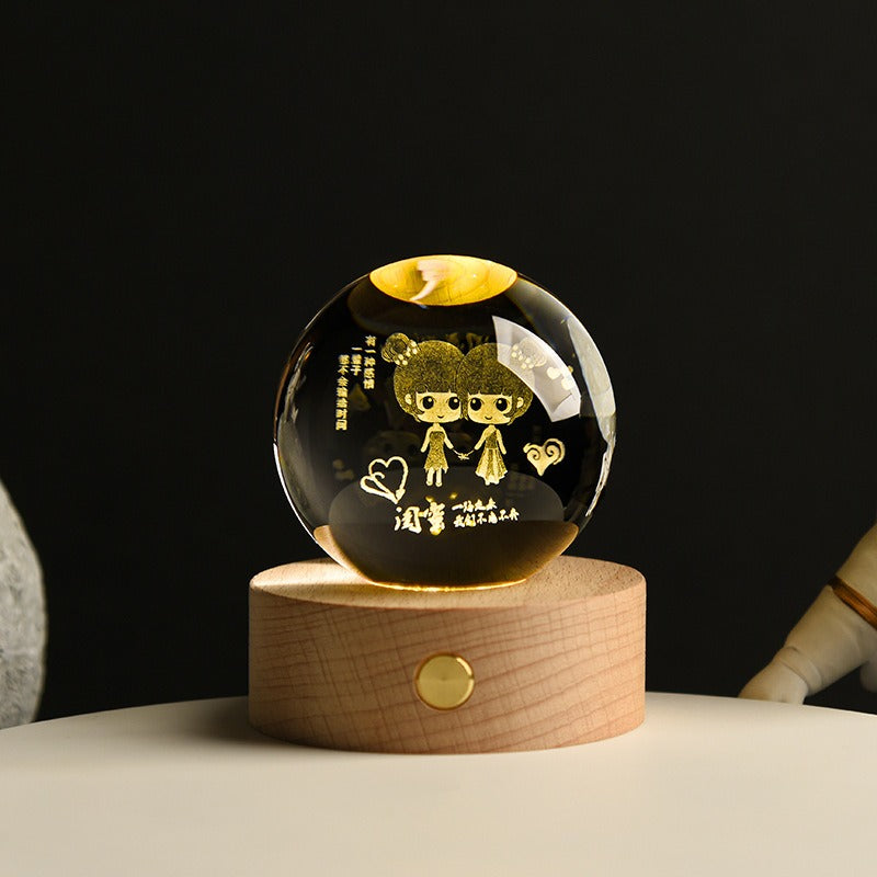 3D Kristallkugel  – LED Nachtlicht mit Massivholz-Basis & USB-Anschluss