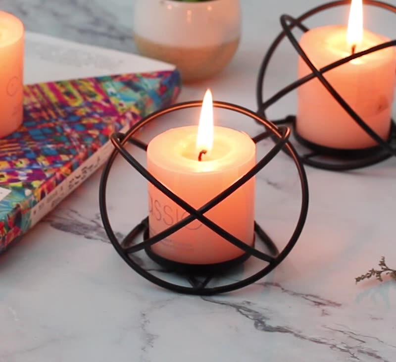 Geometrischer Kerzenhalter aus Eisen – Boho Deko in Gold & Schwarz