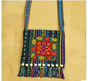 Tribal Spirit – Bestickte Boho-Schultertasche mit Fransen
