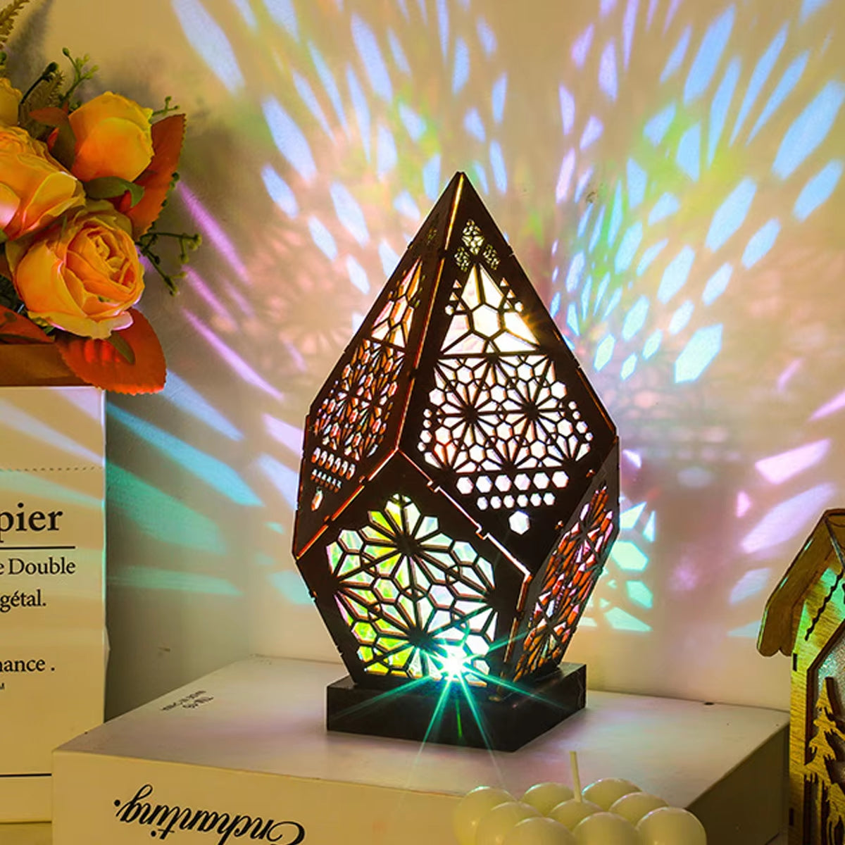 Holz Boho Stehlampe mit USB und Geometrischen Bunten Lichtern – Vintage LED Diamant 3D Projektion