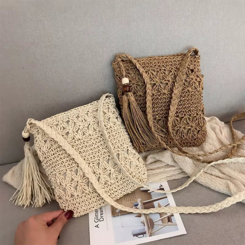 Boho Weidenstroh Schultertasche mit Quasten – Handgefertigte Umhängetasche im Hollow-Out Design