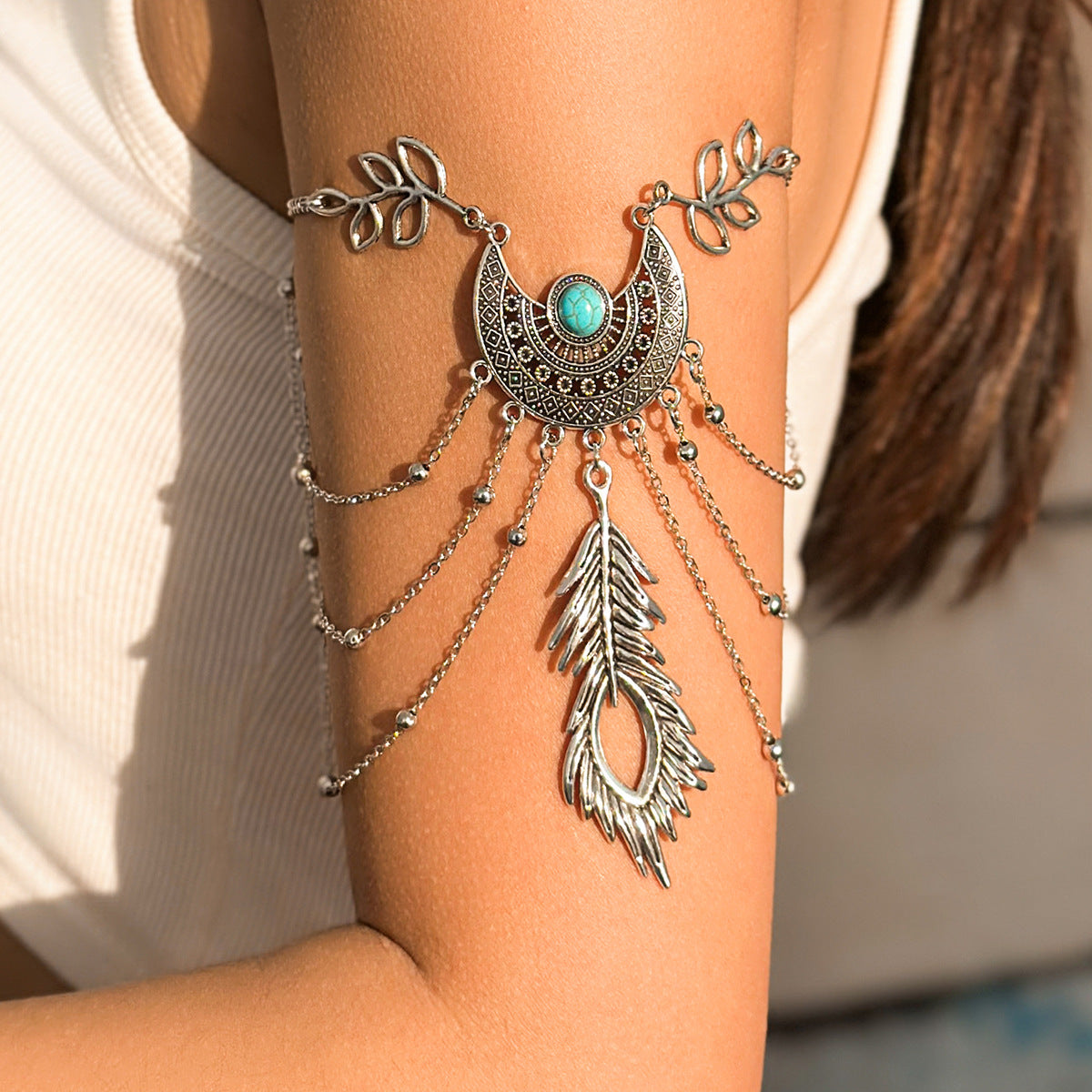 Free Spirit: Bohemian Oberarm-Reif mit Tassel-Details
