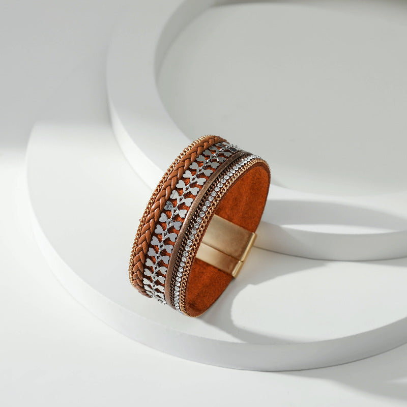 Urban Ethnic: Geflochtenes Lederarmband mit Herz-Ornamenten