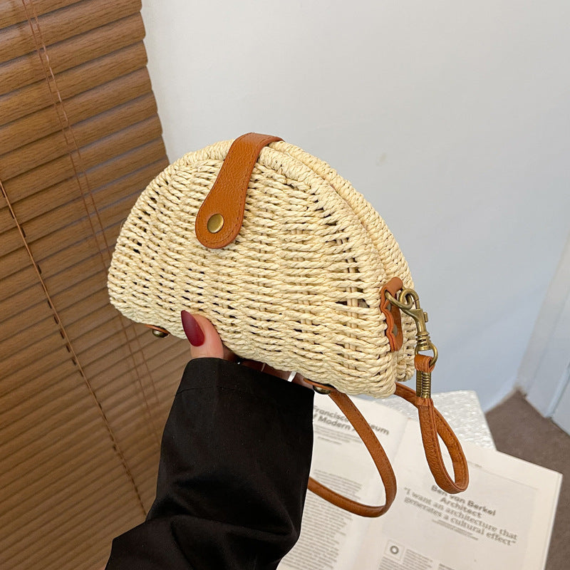 Luna Mini: Handgewebte Boho-Umhängetasche im Halbmond-Design